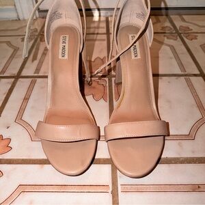 Steve Madden Carrson Tan Leather
Buckle Ankle Strap Block Heel Sandal